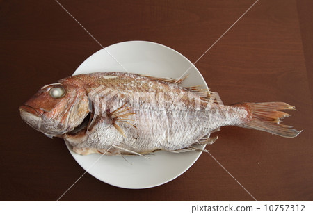 Snapper at the beginning of the meal 10757312
