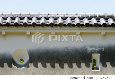 大門之間的槍 10757348