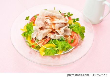 In the summer, cold pork shabu-shabu all the time. In the summer, cold pork shabu-shabu all the time. 10757543