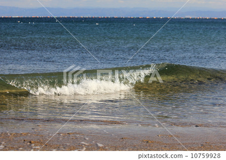 在淺水中可以找到波浪的那一刻 在淺水中可以找到波浪的那一刻 10759928