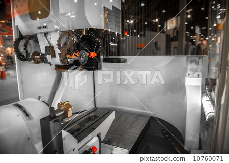 Steel cutter machine in factory 10760071
