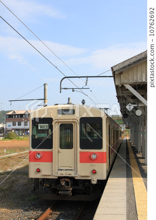 "JNR Series 105 train" stopped at Gojo Station 10762692
