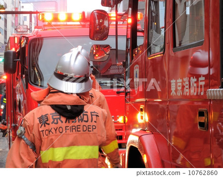 Fire sites - Fire engines and firefighters Fire sites - Fire engines and firefighters 10762860