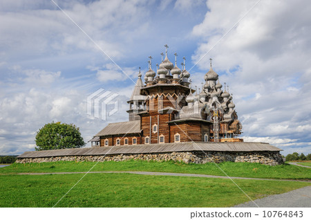 Wooden church at Kizhi under reconstruction 10764843