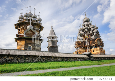 Wooden church at Kizhi under reconstruction 10764844