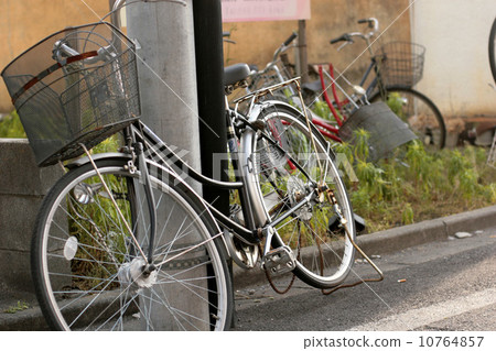 Abandoned bicycle Abandoned bicycle 10764857