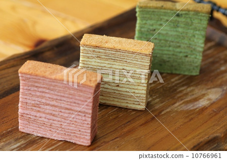 Three types of Baumkuchen baked goods Three types of Baumkuchen baked goods 10766961