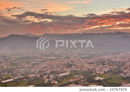 Dramatic sunset 10767978