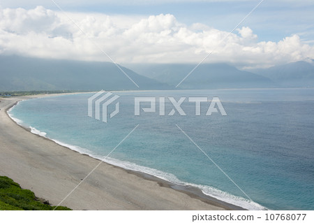 Beautiful seascape 10768077