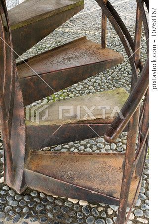 Old rusty staircase Old rusty staircase 10768162
