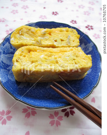Chirimenko with thick roasted egg Omelet Chirimenko with thick roasted egg Omelet 10768705