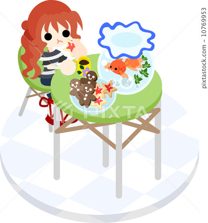 吃曲奇餅的女孩，當觀看一個魚碗在一張選材台時。 10769953