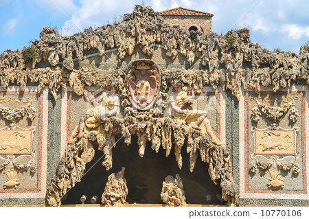 Fragment grotto Buontalenti in the Boboli gardens. Florence, Ita 10770106