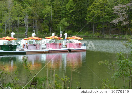 Boat on the lake Boat on the lake 10770149