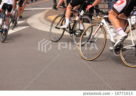 Bicycle road race 10771013