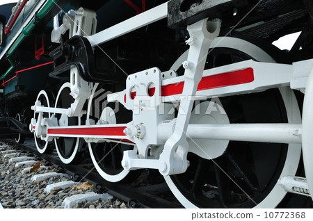 Big red and white wheels 10772368