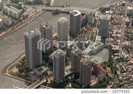 高層住宅小組的航拍照片在Tsukudajima附近的在東京 10774385