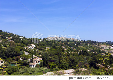 Nice, hillside town and fishing village Saint-Paul-de-Vence Saint Paul de Vence Nice, hillside town and fishing village Saint-Paul-de-Vence Saint Paul de Vence 10774539