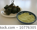 Bamboo roll and Kinako powder 10776305