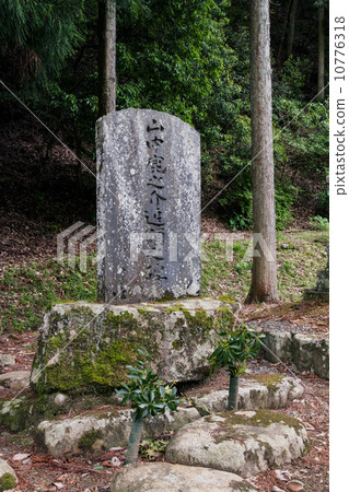 薩米鎮Kamikatsu城堡遺址山中紀念的山中紀念碑 10776318