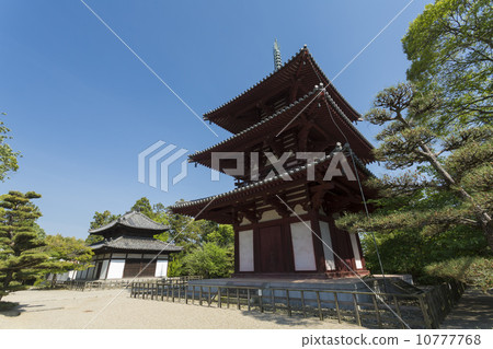 The triple tower of Horinji and Kondo 10777768