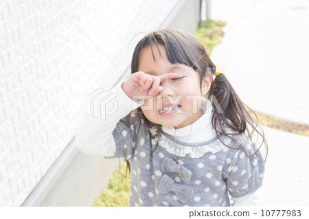 4歲的女孩哭了 10777983