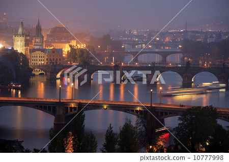 Prague bridges 10777998