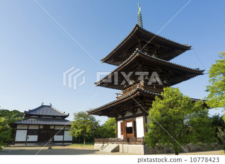 蓮花寺的三塔和觀眾席 10778423