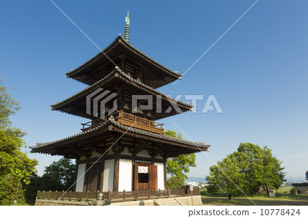 在蓮花寺的三塔 在蓮花寺的三塔 10778424