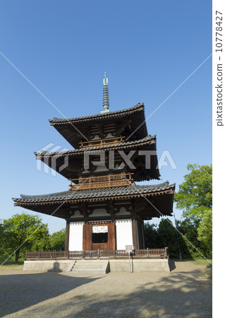 在蓮花寺的三塔 10778427