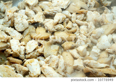 Cooking Roasted Chicken with Mushrooms Cooking Roasted Chicken with Mushrooms 10778949