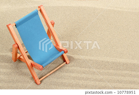 Vacation background with sun lounger Vacation background with sun lounger 10778951