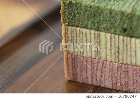 三種年輪蛋糕烘焙食品的橫切面特寫 三種年輪蛋糕烘焙食品的橫切面特寫 10780747