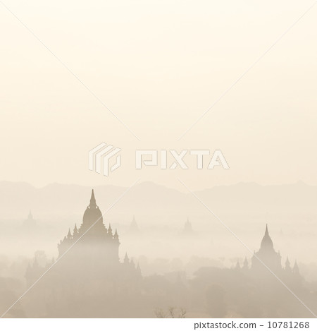Amazing sunrise and temple silhouettes at Bagan, Myanmar (Burma) 10781268