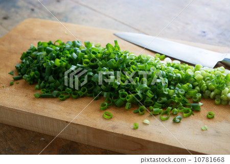 Green onion carved on cutting board 10781668
