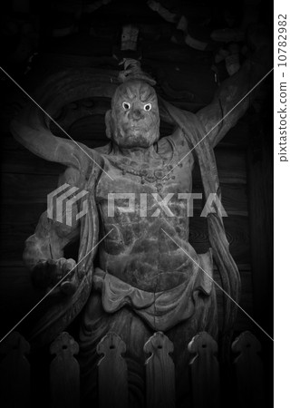 The statue of Niou statue of the cathedral The statue of Niou statue of the cathedral 10782982