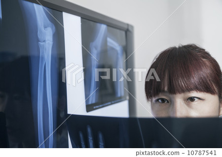10787541