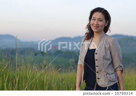 Pretty woman enjoying nature 10789314