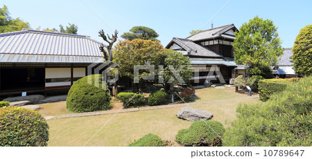 Niihama-shi, Ehime Prefecture, the old house inside "Hirose Park" which used the old-school and garden of Shiorpe Hirose who established the foundation of the Sumitomo group as a park = "Hirose Memorial residence" exterior 10789647