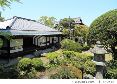 Niihama-shi, Ehime Prefecture, the old house inside "Hirose Park" which used the old-school and garden of Shiorpe Hirose who established the foundation of the Sumitomo group as a park = "Hirose Memorial residence" exterior Niihama-shi, Ehime Prefecture, the old house inside "Hirose Park" which used the old-school and garden of Shiorpe Hirose who established the foundation of the Sumitomo group as a park = "Hirose Memorial residence" exterior 10789648