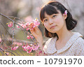 A young woman who loves cherry blossoms 10791970