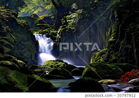 Waterfall of Dawing · Lower row 10797912