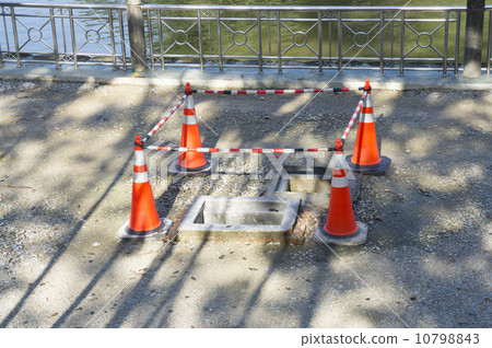 Hole Drainage Under Construction Hole Drainage Under Construction 10798843