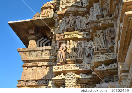 填補了10世紀建造的Lakshmana寺外牆的浮雕 10802409