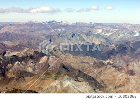 Andean mountains in the late autumn with mountains of 5000 m class 10802862