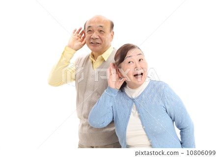 一對擁擠的老夫妻 10806099