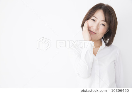 Middle-aged female 10806460