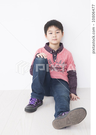 elementary school boy 10806477