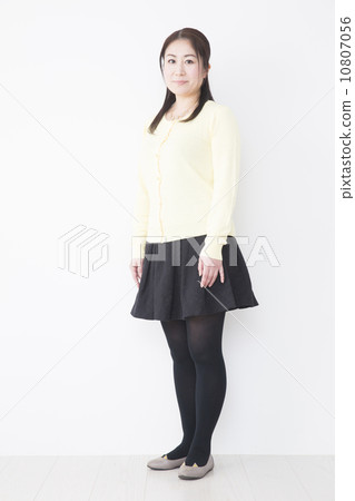 Middle-aged female Middle-aged female 10807056