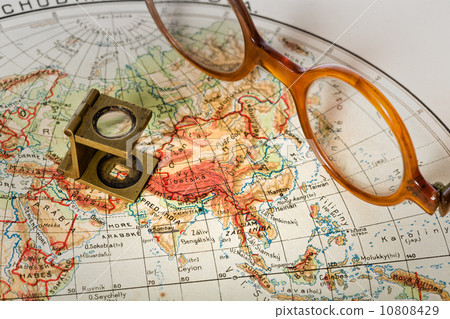 Travel in history 10808429